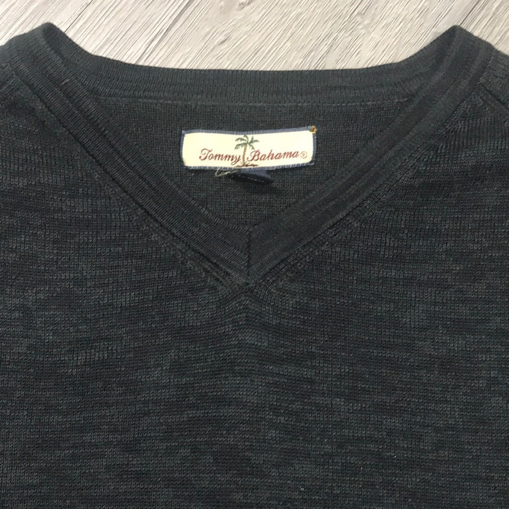 Tommy Bahama Silk &‎ Cotton Gray V-Neck Sweater - Picture 5 of 7